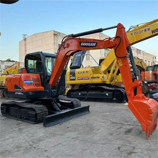 Dx60 Doosan Mini Digger 6 Tonne Used Small Excavator ORIGINAL Hydraulic System