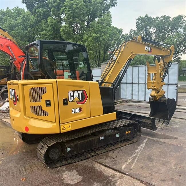 Compact Cat 6 Tonne Excavator Used CAT 306 Mini Excavator With Crawler Chain