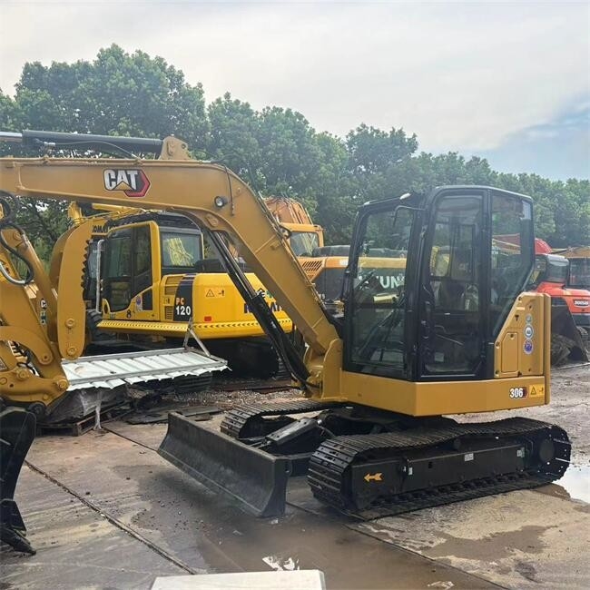 Compact Cat 6 Tonne Excavator Used CAT 306 Mini Excavator With Crawler Chain
