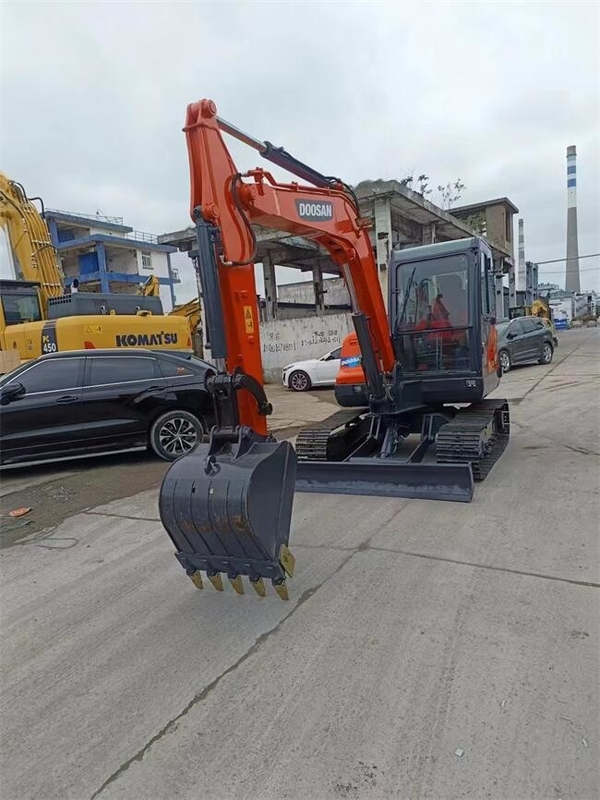 Gebrauchtes Doosan Dx55 Bagger Doosan 5 Tonnen Bagger 36,2 KW