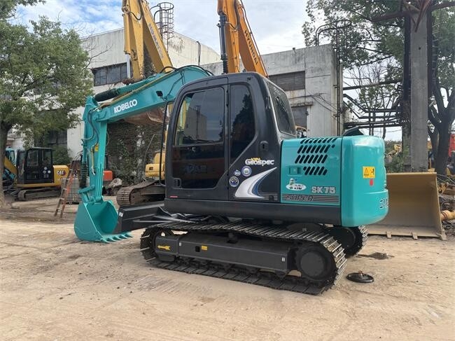 Second Hand Kobelco SK75 Excavator Kobelco 7 Ton Excavator with ISUZU Engine