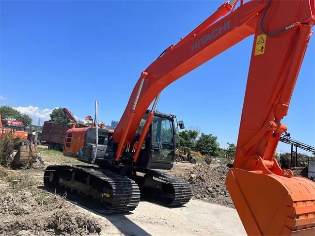 Gebrauchtes Hitachi ZX200-5G Bagger 20 Tonnen Bagger weniger Stunde