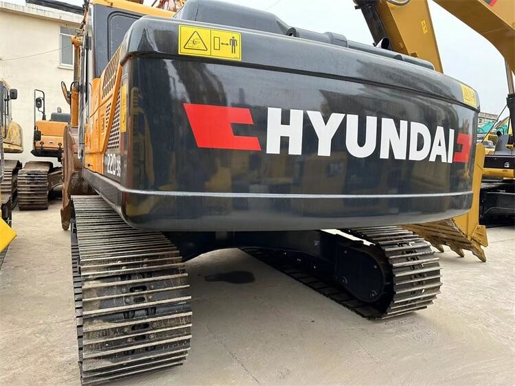 22 Tonnen R220-9 Zweithandbagger Hyundai Digger 112 kW Leistung in gutem Zustand
