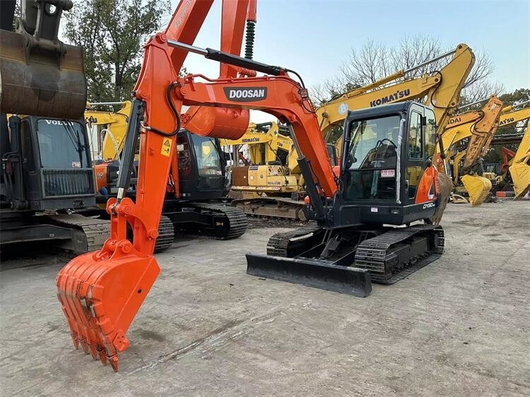 Second Hand Doosan Dx60 Excavator Doosan 6 Ton Excavator With YANMAR Engine