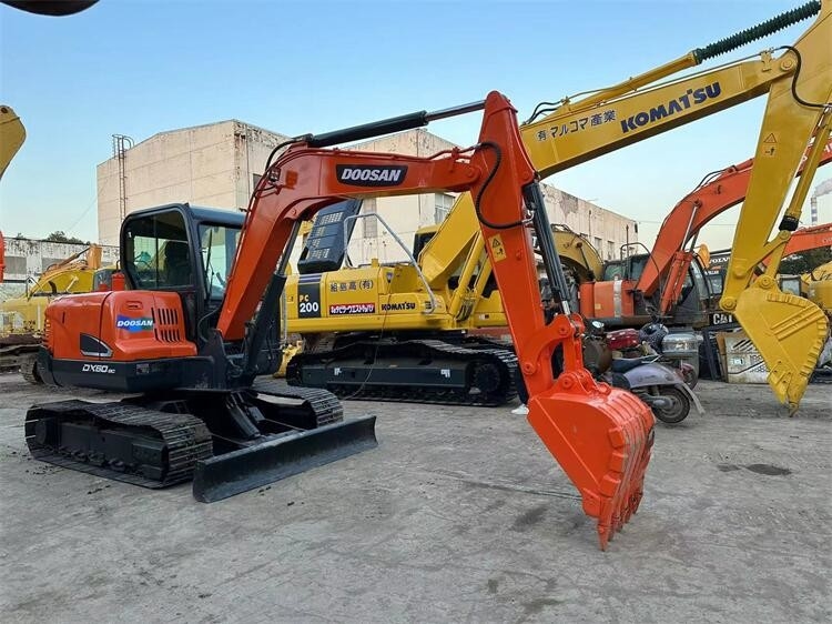 Second Hand Doosan Dx60 Excavator Doosan 6 Ton Excavator With YANMAR Engine