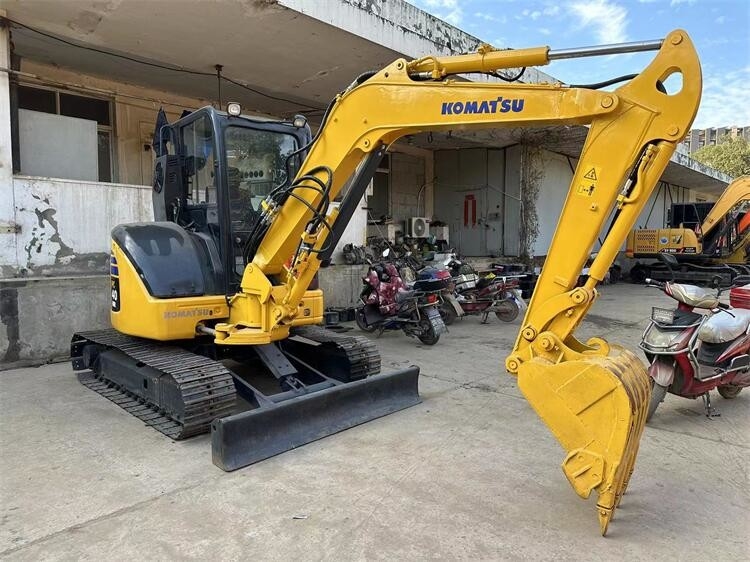 Second Hand Komatsu PC40MR Excavator Used 4 Ton Excavator 28.5KW Highly Efficient