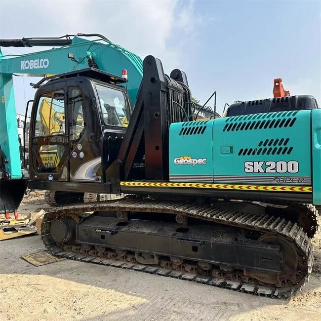 Durable Kobelco SK200-8 Excavator 20 Ton Class with Operator Comfort Features