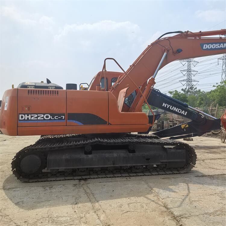 Used Doosan DH220LC-7 Excavator Machine 22 Ton High Maneuverability Second Hand Doosan Digger