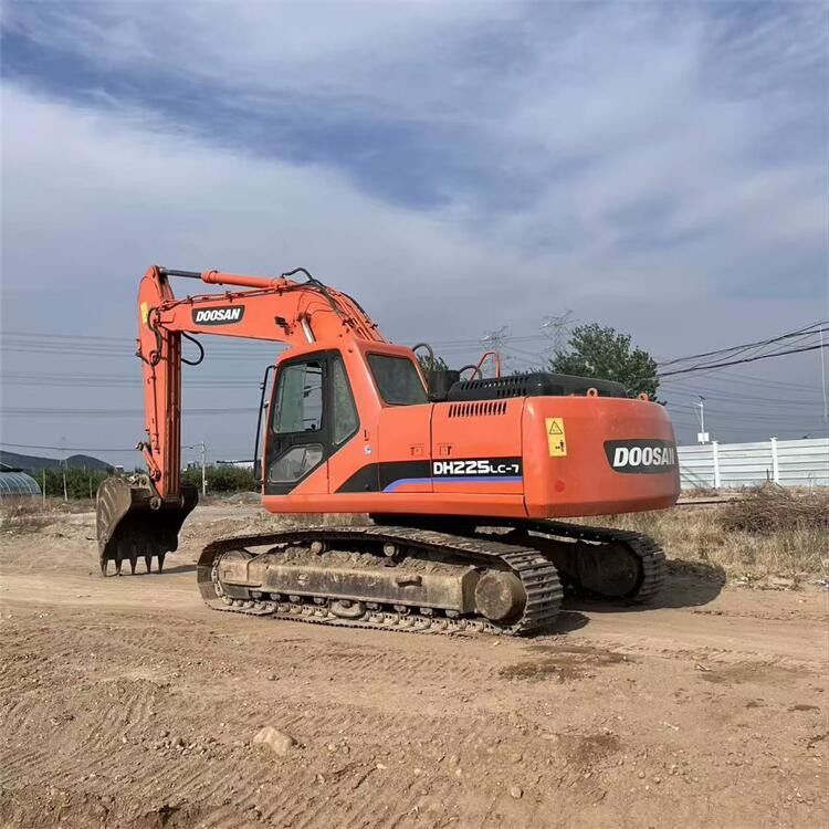 High Maneuverability Used Doosan DH225LC-7 Excavator Machine 22 Ton Second Hand Doosan Digger