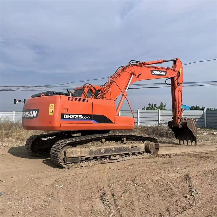 High Maneuverability Used Doosan DH225LC-7 Excavator Machine 22 Ton Second Hand Doosan Digger