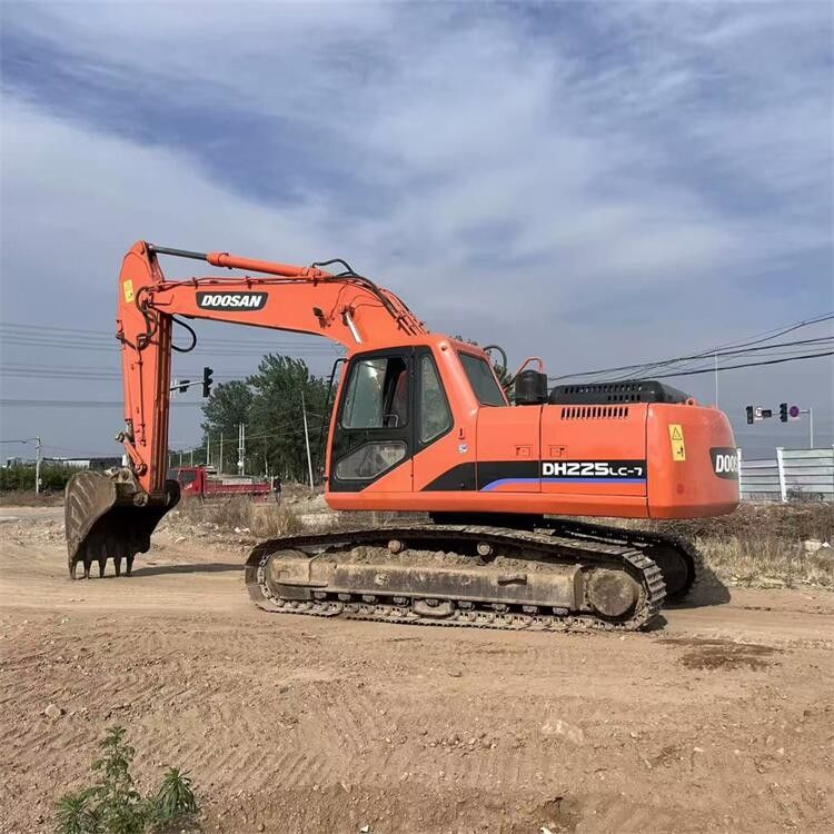 High Maneuverability Used Doosan DH225LC-7 Excavator Machine 22 Ton Second Hand Doosan Digger