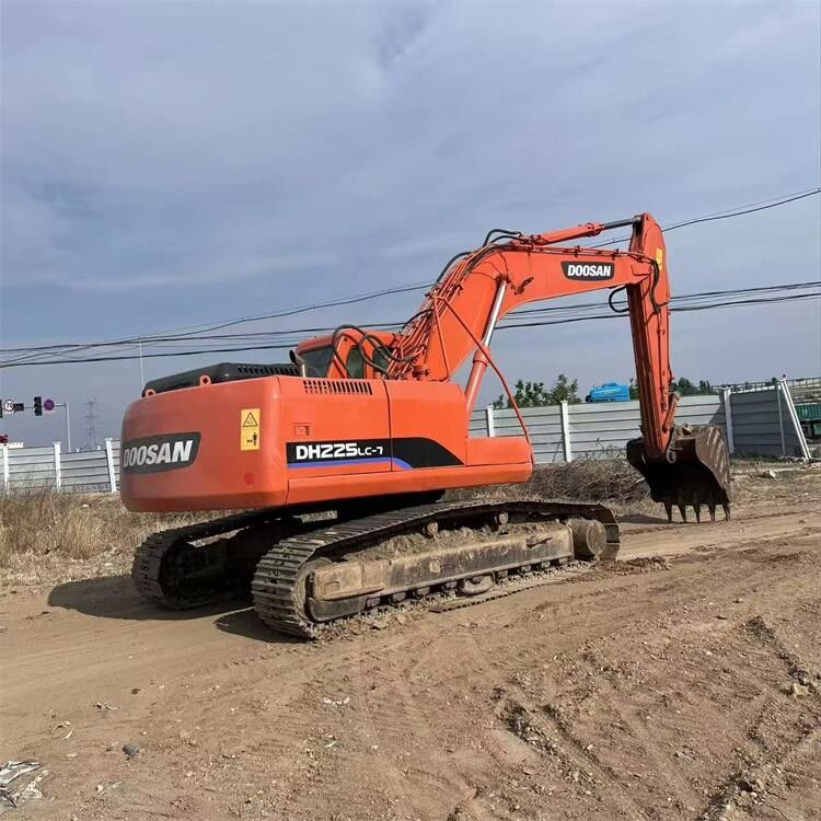 High Maneuverability Used Doosan DH225LC-7 Excavator Machine 22 Ton Second Hand Doosan Digger