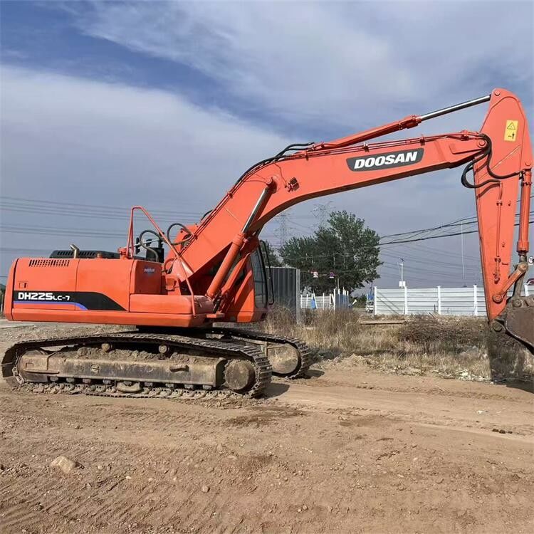 High Maneuverability Used Doosan DH225LC-7 Excavator Machine 22 Ton Second Hand Doosan Digger